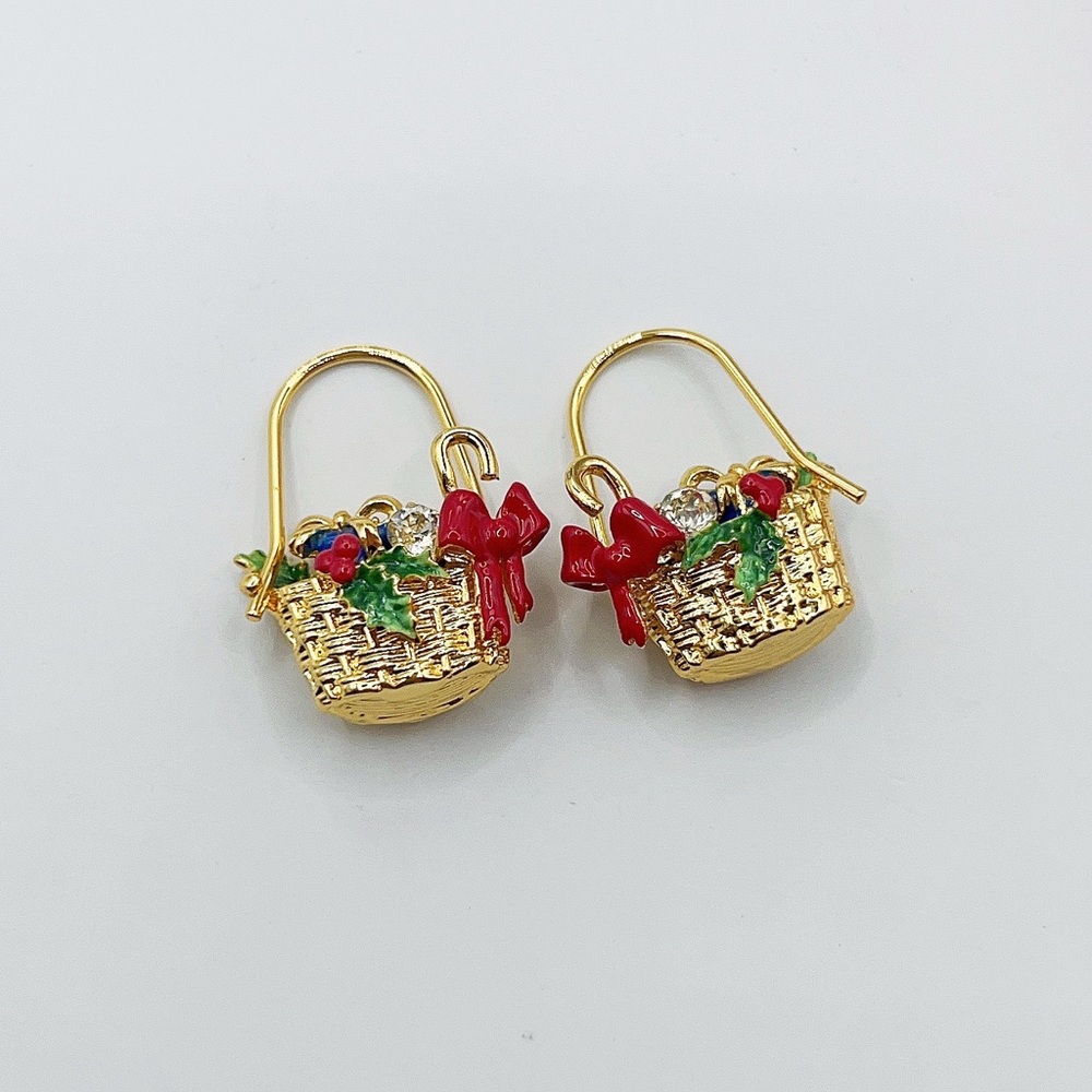 Les Nereides present basket earrings